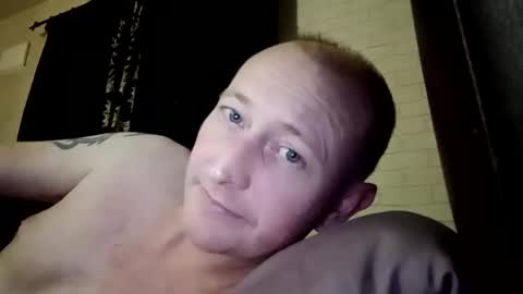 stu_art83 online show from May 10, 2026, 12:38 am
