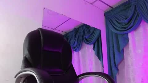 stuart_boy_ online show from December 4, 2024, 3:48 am