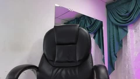 stuart_boy_ online show from December 5, 2024, 2:42 am