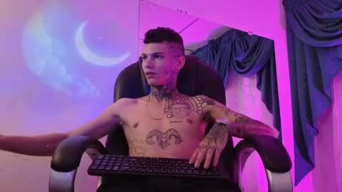 stuart_boy_ online show from December 8, 2024, 7:05 am