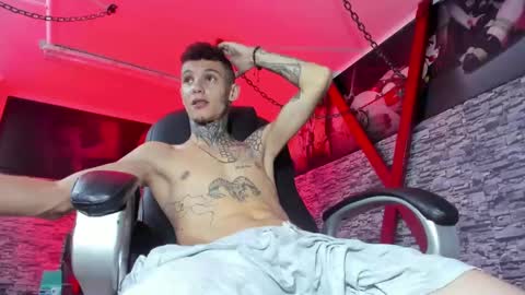 stuart_boy_ online show from December 17, 2024, 1:07 am
