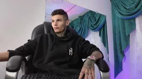 stuart_boy_ online show from December 20, 2024, 8:49 am