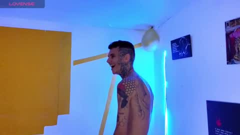 stuart_boy_ online show from January 31, 2025, 11:46 am