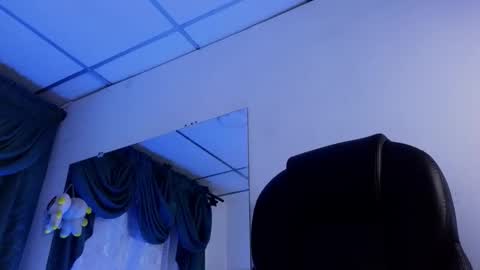 stuart_boy_ online show from February 6, 2025, 2:55 am