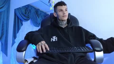stuart_boy_ online show from February 18, 2025, 7:10 am