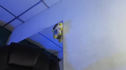 stuart_boy_ online show from February 23, 2025, 7:55 am