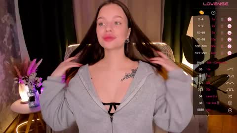 Snapshot of stuffed_cookie chatting on November 20, 2025, 8:25 am Mary online show from November 20, 2025, 8:25 am