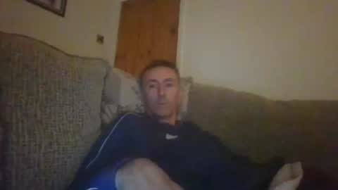 Snapshot of stuuuey73 chatting on October 14, 2025, 9:48 pm stuuuey73 online show from October 14, 2025, 9:48 pm