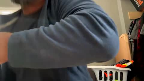 Snapshot of suavecito67 chatting on December 11, 2024, 6:20 pm suavecito67 online show from December 11, 2024, 6:20 pm