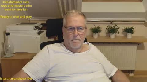 Snapshot of subbear1968 chatting on May 18, 2026, 8:14 pm subbear1968 online show from May 18, 2026, 8:14 pm