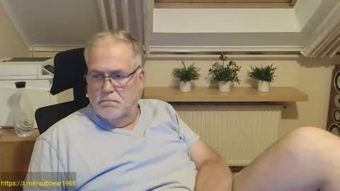 Snapshot of subbear1968 chatting on June 1, 2026, 8:43 pm subbear1968 online show from June 1, 2026, 8:43 pm