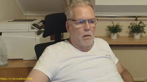 Snapshot of subbear1968 chatting on June 5, 2026, 12:28 am subbear1968 online show from June 5, 2026, 12:28 am
