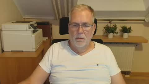 Snapshot of subbear1968 chatting on July 6, 2026, 8:22 pm subbear1968 online show from July 6, 2026, 8:22 pm