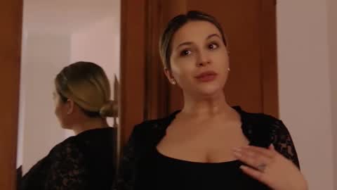 Snapshot of sublimecarla chatting on October 7, 2025, 8:55 am Carla online show from October 7, 2025, 8:55 am