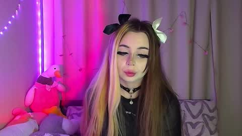 Snapshot of suemeow chatting on February 25, 2025, 9:02 pm Sue online show from February 25, 2025, 9:02 pm