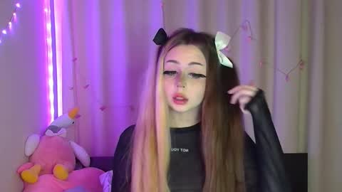 Snapshot of suemeow chatting on March 9, 2025, 2:29 am Sue online show from March 9, 2025, 2:29 am