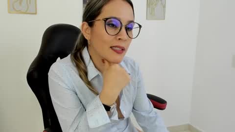 Snapshot of sugar_milff chatting on December 19, 2024, 5:18 pm sugar_milff online show from December 19, 2024, 5:18 pm