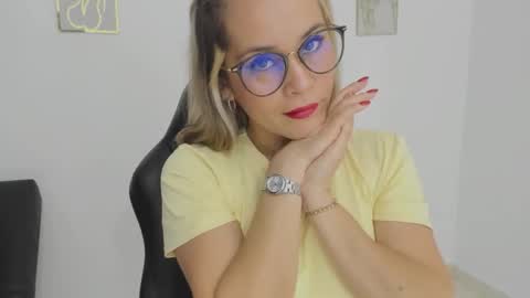 Snapshot of sugar_milff chatting on September 18, 2025, 1:57 pm sugar_milff online show from September 18, 2025, 1:57 pm