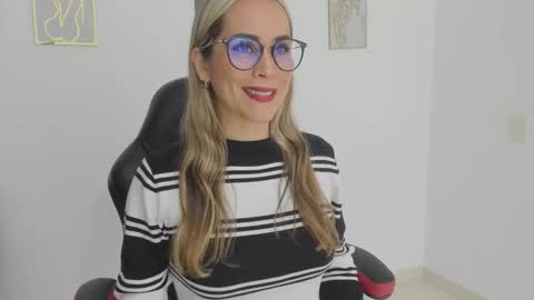 Snapshot of sugar_milff chatting on October 25, 2025, 2:13 pm sugar_milff online show from October 25, 2025, 2:13 pm