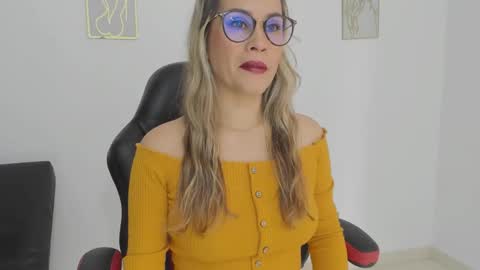 Snapshot of sugar_milff chatting on November 6, 2025, 2:18 pm sugar_milff online show from November 6, 2025, 2:18 pm