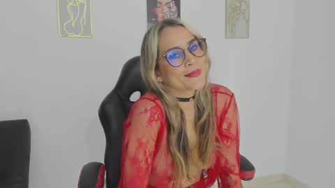 Snapshot of sugar_milff chatting on November 24, 2025, 1:44 pm sugar_milff online show from November 24, 2025, 1:44 pm