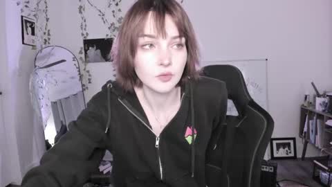Ella online show from May 22, 2026, 3:24 am