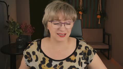 Vivien online show from December 14, 2024, 9:18 am