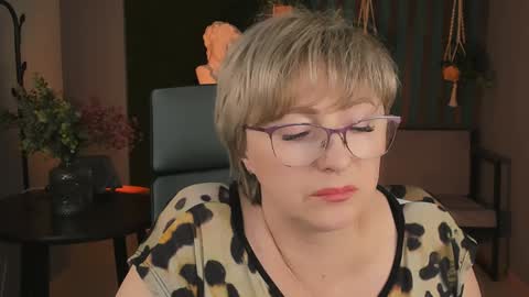 Vivien online show from December 14, 2024, 12:23 pm