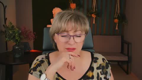 Vivien online show from December 14, 2024, 3:25 pm