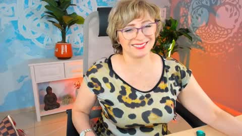 Vivien online show from December 28, 2024, 9:20 am