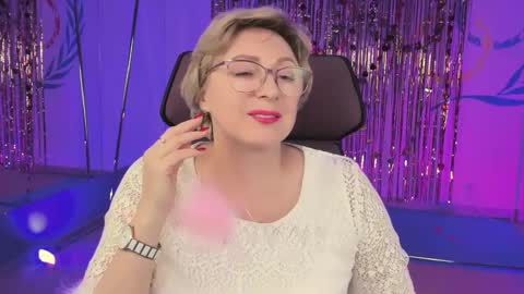 Vivien online show from February 19, 2025, 3:16 pm