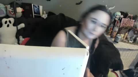 Sugary online show from November 17, 2025, 5:08 pm