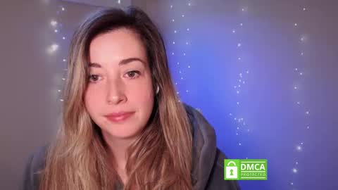 Mia online show from November 26, 2025, 2:51 pm