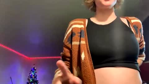 Snapshot of suicunebitch chatting on December 7, 2024, 8:22 am Ophelia online show from December 7, 2024, 8:22 am