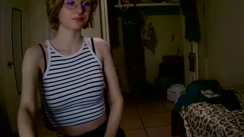 Snapshot of suicunebitch chatting on December 14, 2024, 6:02 am Ophelia online show from December 14, 2024, 6:02 am