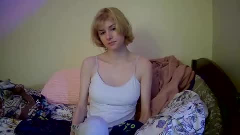 Snapshot of suicunebitch chatting on January 3, 2025, 1:36 pm Ophelia online show from January 3, 2025, 1:36 pm