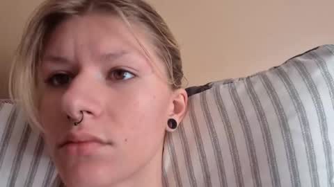 Snapshot of suicunebitch chatting on October 16, 2025, 2:07 pm Ophelia online show from October 16, 2025, 2:07 pm