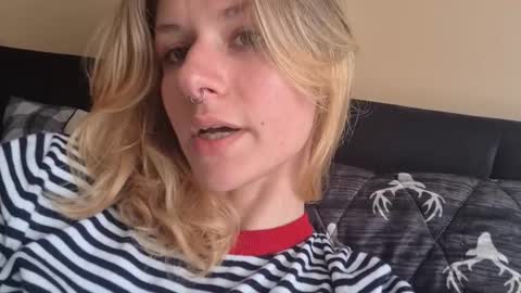 Snapshot of suicunebitch chatting on October 29, 2025, 8:43 pm Ophelia online show from October 29, 2025, 8:43 pm