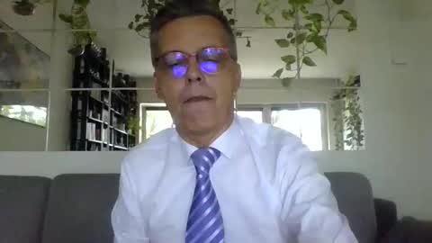 Suit  tie horny online show from September 13, 2025, 3:23 pm