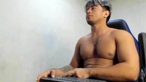 sukuna_hara online show from November 14, 2025, 2:05 pm