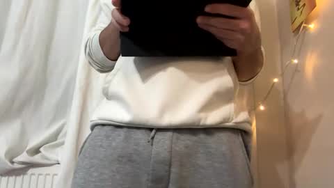 Snapshot of sullyniko chatting on October 25, 2025, 4:35 pm Niko online show from October 25, 2025, 4:35 pm