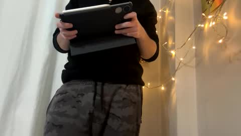 Snapshot of sullyniko chatting on October 29, 2025, 6:09 pm Niko online show from October 29, 2025, 6:09 pm