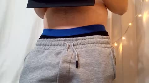 Snapshot of sullyniko chatting on October 31, 2025, 7:59 pm Niko online show from October 31, 2025, 7:59 pm