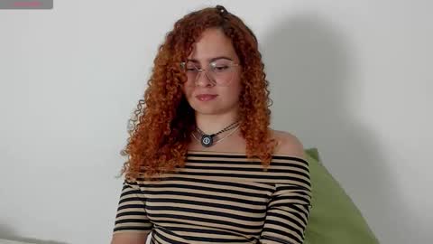 Snapshot of sultrysecrets_ chatting on December 2, 2025, 9:43 pm Ann online show from December 2, 2025, 9:43 pm