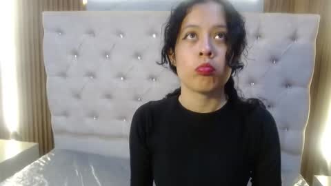 sumersaenzcl202 online show from March 22, 2026, 7:39 pm