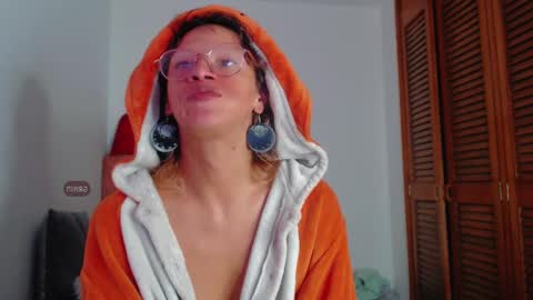 Snapshot of summer__xo chatting on December 7, 2024, 2:09 am Summer online show from December 7, 2024, 2:09 am