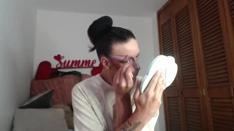 Snapshot of summer__xo chatting on December 7, 2024, 6:59 pm Summer online show from December 7, 2024, 6:59 pm