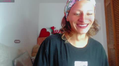 Snapshot of summer__xo chatting on December 24, 2024, 2:21 am Summer online show from December 24, 2024, 2:21 am