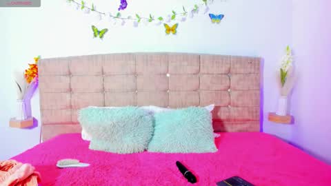 Snapshot of summer_girls01 chatting on March 5, 2026, 11:34 pm summer_girls01 online show from March 5, 2026, 11:34 pm