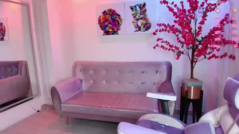 summer_miller online show from October 22, 2025, 11:10 am